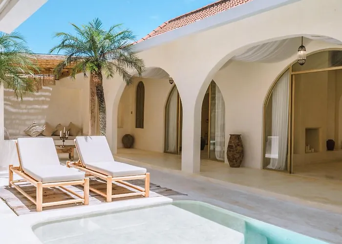 Stella: 2br Vibrant Mediterranean Oasis
