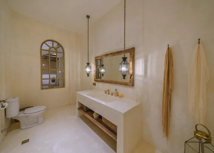 Stella: 2br Vibrant Mediterranean Oasis