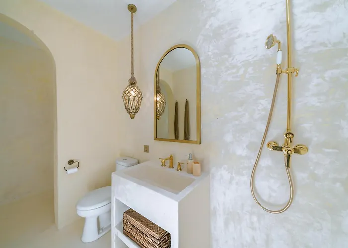 Stella: 2br Vibrant Mediterranean Oasis