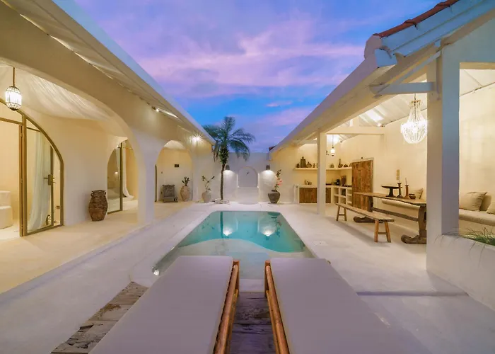 Stella: 2br Vibrant Mediterranean Oasis Canggu (Bali)